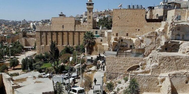 السلطة الفلسطينية تدين محاولات تهويد المسجد الإبراهيمي
