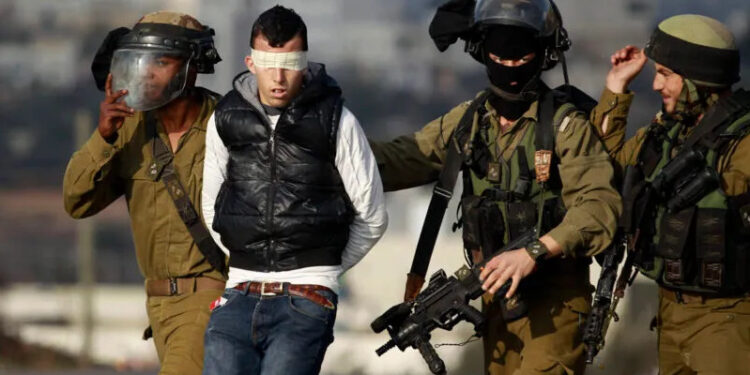 اعتقال 6 فلسطينيين في الضفة الغربية