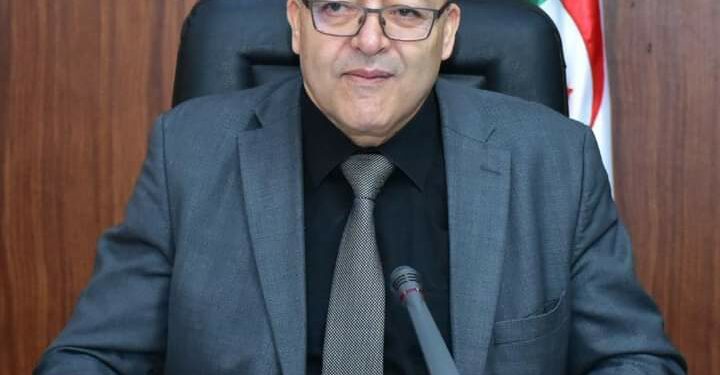 وزير الاتصال يعرض مشروعي الإعلام
