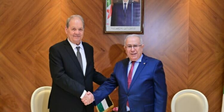 لعمامرة يستقبل رئيس المجلس الوطني الفلسطيني