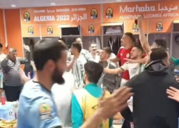 فرحة عناصر المنتخب المحلي بالتأهل لنصف نهائي الشان