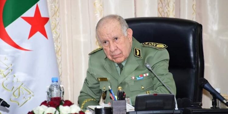 الفريق أول شنقريحة في زيارة إلى الناحية العسكرية السادسة