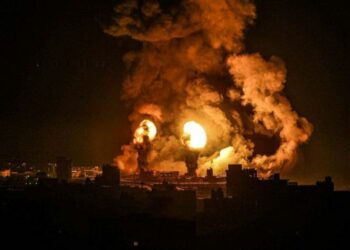 الصهاينة يغيرون على قطاع غزة      