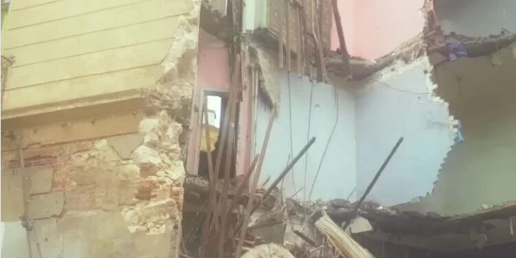وفاة شخص في حادث انهيار بناية بوهران