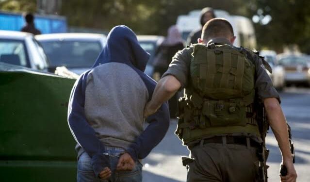 قوات الاحتلال تعتقل 27 فلسطينيا