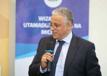 عادل عمروش مدرب لمنتخب تنزانيا
