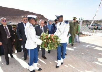 وضع اكليل من الزهور بالمعلم التذكاري للبطلين العقيد لطفي والرائد فراج
