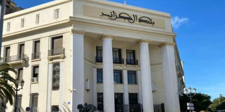 ارتفاع السيولة البنكية إلى 1800 مليار دينار