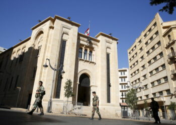 رئيس مجلس النواب اللبناني يلتقي مسؤولين أمنيين وقائد اليونيفيل