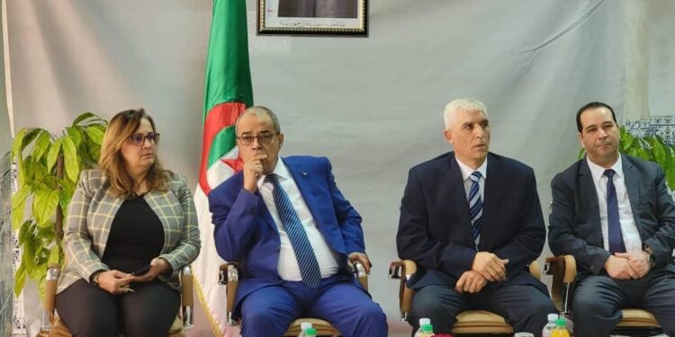 وزير الصناعة والإنتاج الصيدلاني: “القطاع يعرف تأخرا وجب استدراكه”