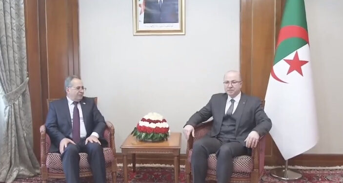 الوزير الأول يستقبل وزير النفط والثروة المعدنية السوري