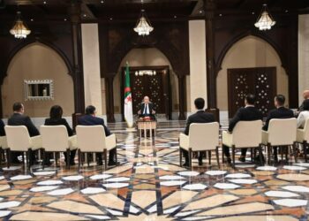 رئيس الجمهورية يدعو الصحفيين إلى تنظيم أنفسهم في نقابة قوية
