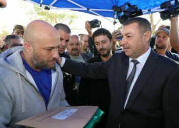جثمان الطيب بلعيز يوارى الثرى بوهران