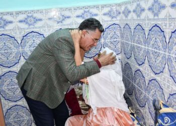 والي النعامة يزور حفيدة الشيخ بوعمامة