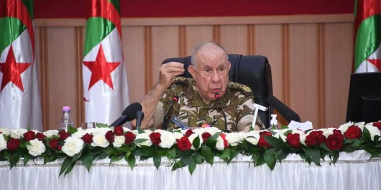 الفريق أول شنقريحة يزور المدرسة العليا للإدارة العسكرية بوهران