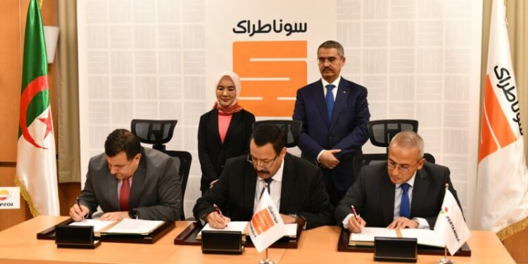 سوناطراك تُوقّع عقد محروقات مع “بيرتامينا” و”ريبسول”