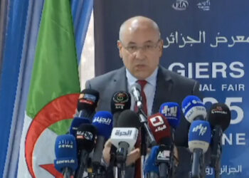 زيتوني يدعو المتعاملين الاقتصاديين إلى عدم التلاعب بأموال الجزائريين