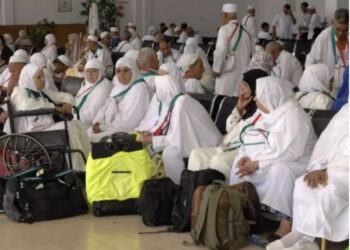 أول رحلة استثنائية للحجاج تصل إلى جدة