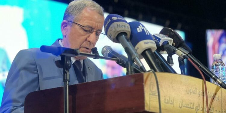 ديدوش: الجزائر تتطلع لصناعة سياحية رائدة