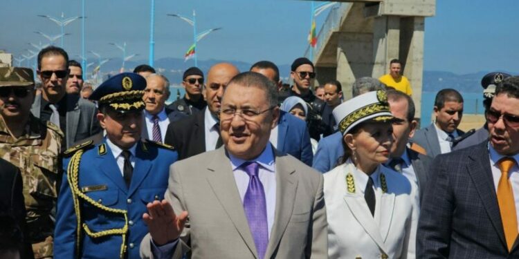 مراد يؤكد تجند مصالح الدولة لضمان سلامة المواطنين والسياح
