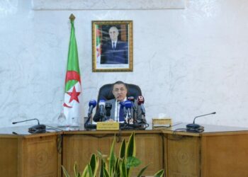 وزير الداخلية يؤكد إخماد كافة الحرائق