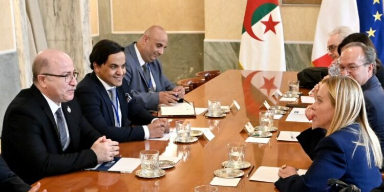 الوزير الأول يتحادث مع رئيسة مجلس الوزراء الإيطالي