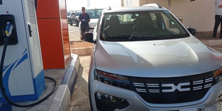 تدشين أول محطة شحن سيارات كهربائية بالجزائر
