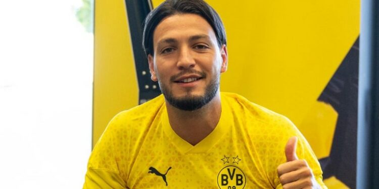 نادي دورتموند يشيد بتألق بن سبعيني في ودية تشلسي