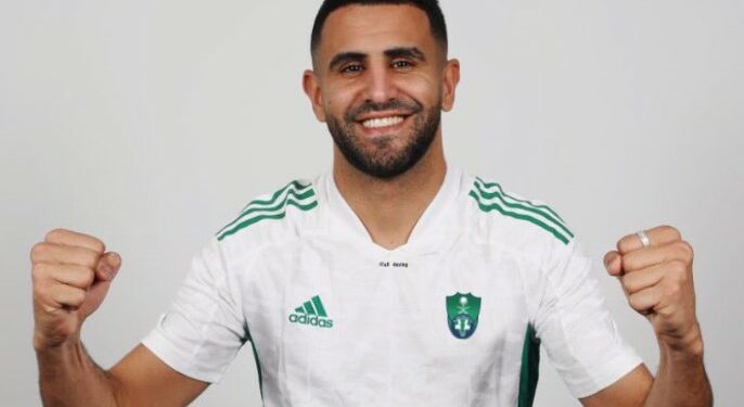 محرز ينافس رونالدو على جائزة أفضل لاعب في السعودية