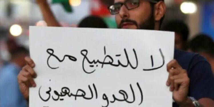 مناهضو التطبيع بالمغرب يواصلون التنديد بحكم صادر ضد ناشط حقوقي