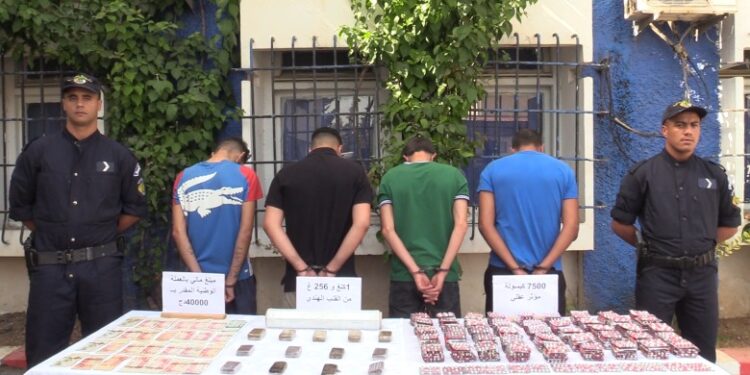 الإطاحة بشبكة مختصة في تموين وتخزين المخدرات بالرغاية