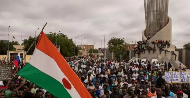 خبراء نيجريون يشيدون بموقف الجزائر الرافض للتدخل العسكري