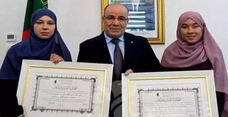 بلمهدي يكرم المتوجتين في المسابقتين الدوليتين لحفظ القرآن الكريم وتجويده