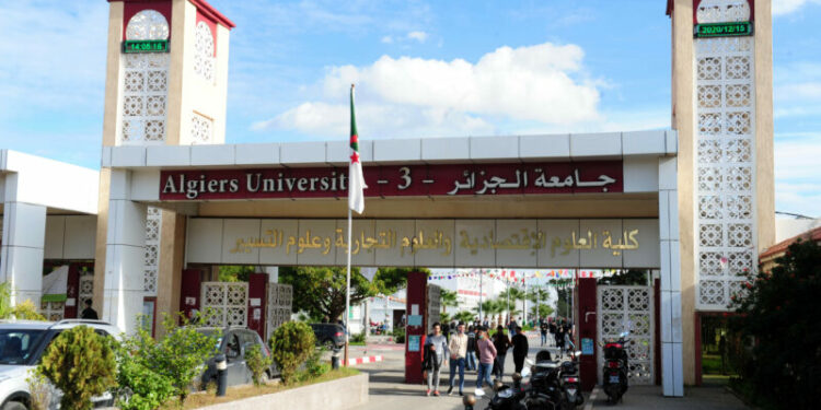 فتح الجامعات وتوفير النقل للطلبة إلى العاشرة ليلا