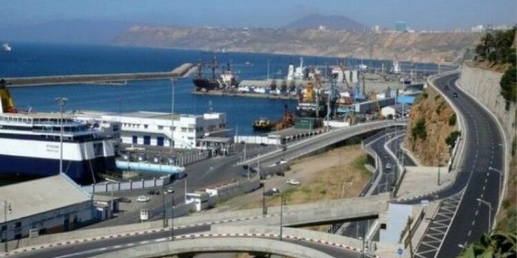 دراسة عن توصيف النفايات البحرية بميناء وهران