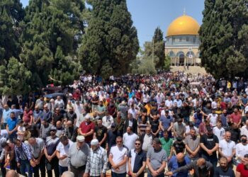 50 ألف فلسطيني يصلون الجمعة في المسجد الأقصى