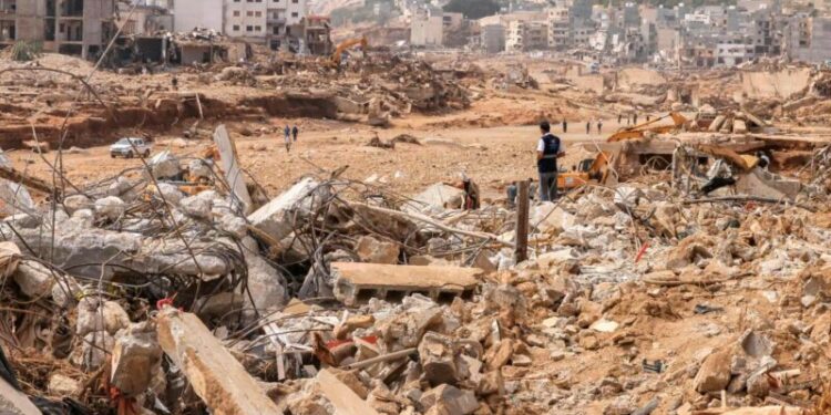 متظاهرون غاضبون يدعون إلى توحيد ليبيا ودرنة تحصي خسائرها