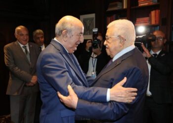 عباس يشيد بموقف الجزائر التاريخي الداعم للقضية الفلسطينية