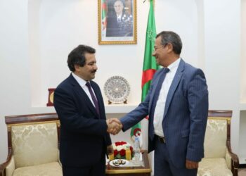 وزير الأشغال العمومية يستقبل السفير التركي بالجزائر