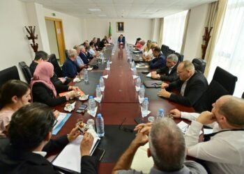 لعقاب يدعو مديري الصحف الوطنية للتوجه نحو الرقمنة