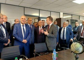بوغادي: فتح بنوك عمومية بالخارج سابقة إيجابية