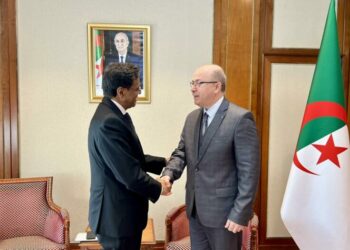 الوزير الأول يستقبل سفير موريتانيا بالجزائر