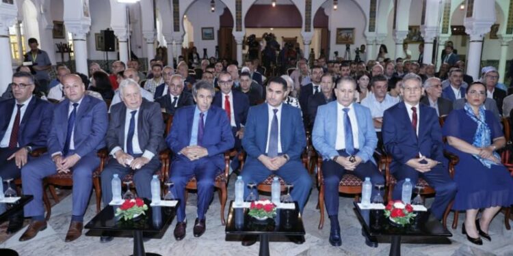 وزير الاتصال يُنصّب أعضاء لجنة تحكيم جائزة رئيس الجمهورية للصحفي المحترف
