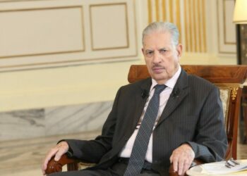وفاة نابوليتانو.. قوجيل يوقع سجل التعازي بسفارة إيطاليا بالجزائر