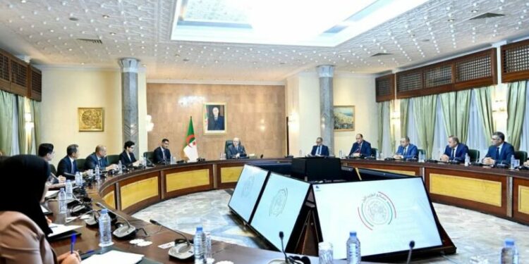 الوزير الأول ينصب لعقاب وزيرا للاتصال