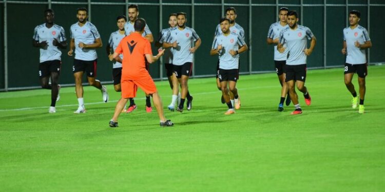 أول حصة تدريبية لاتحاد الجزائر بملحق ملعب الملك فهد