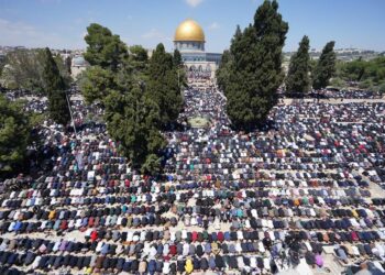 40 ألف فلسطيني يؤدون صلاة الجمعة في الأقصى المبارك