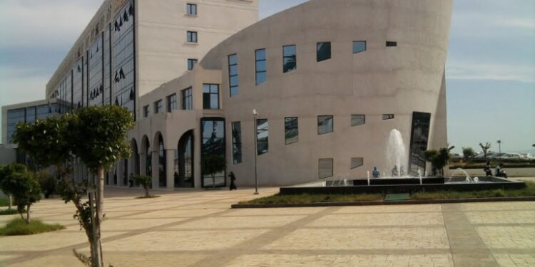 الجامعة.. العودة إلى النظام الكلاسيكي؟