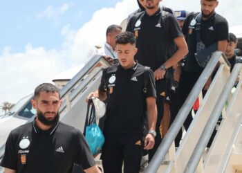 المنتخب الوطني يحط الرحل بداكار