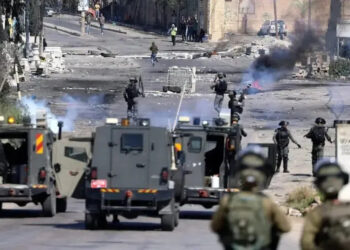 اختناق عشرات الطلبة في اقتحام الاحتلال بلدة عناتا بفلسطين